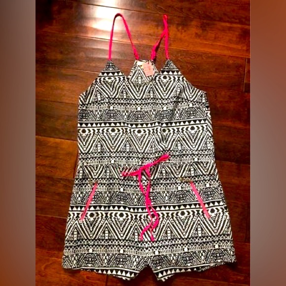 Geometric Retro Romper - New with Tag from Boutique - Medium - Picture 2 of 2